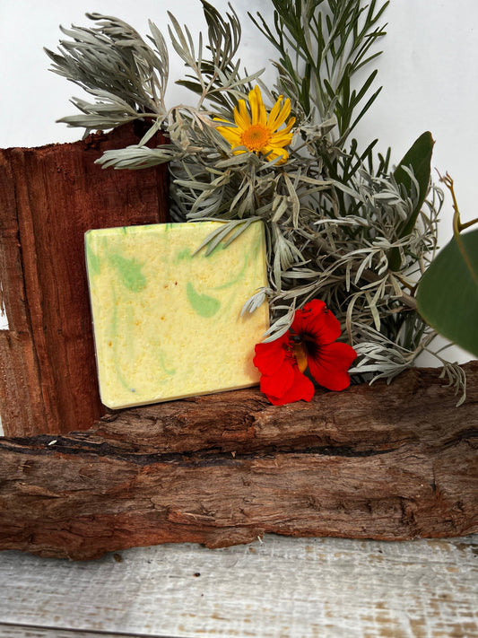 The difference between essential and fragrance oils